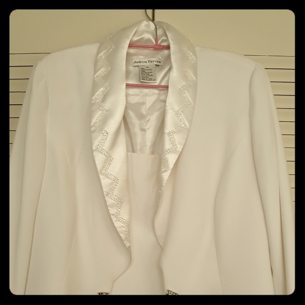 Polyester Jacket with satin trim